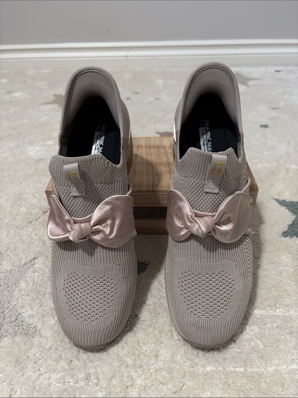 NWOB Mark Nason x Skechers Hands Free Slip-Ins A-Wedge Enzie Taupe Satin Bow 10